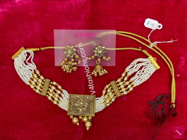 golden colour pendant choker set